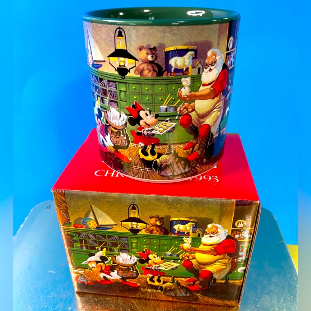 DISNEY STORE EXCLUSIVE NWT VTG 1993 SANTA’S WORKSHOP HOLIDAY CERAMIC MUG JAPAN